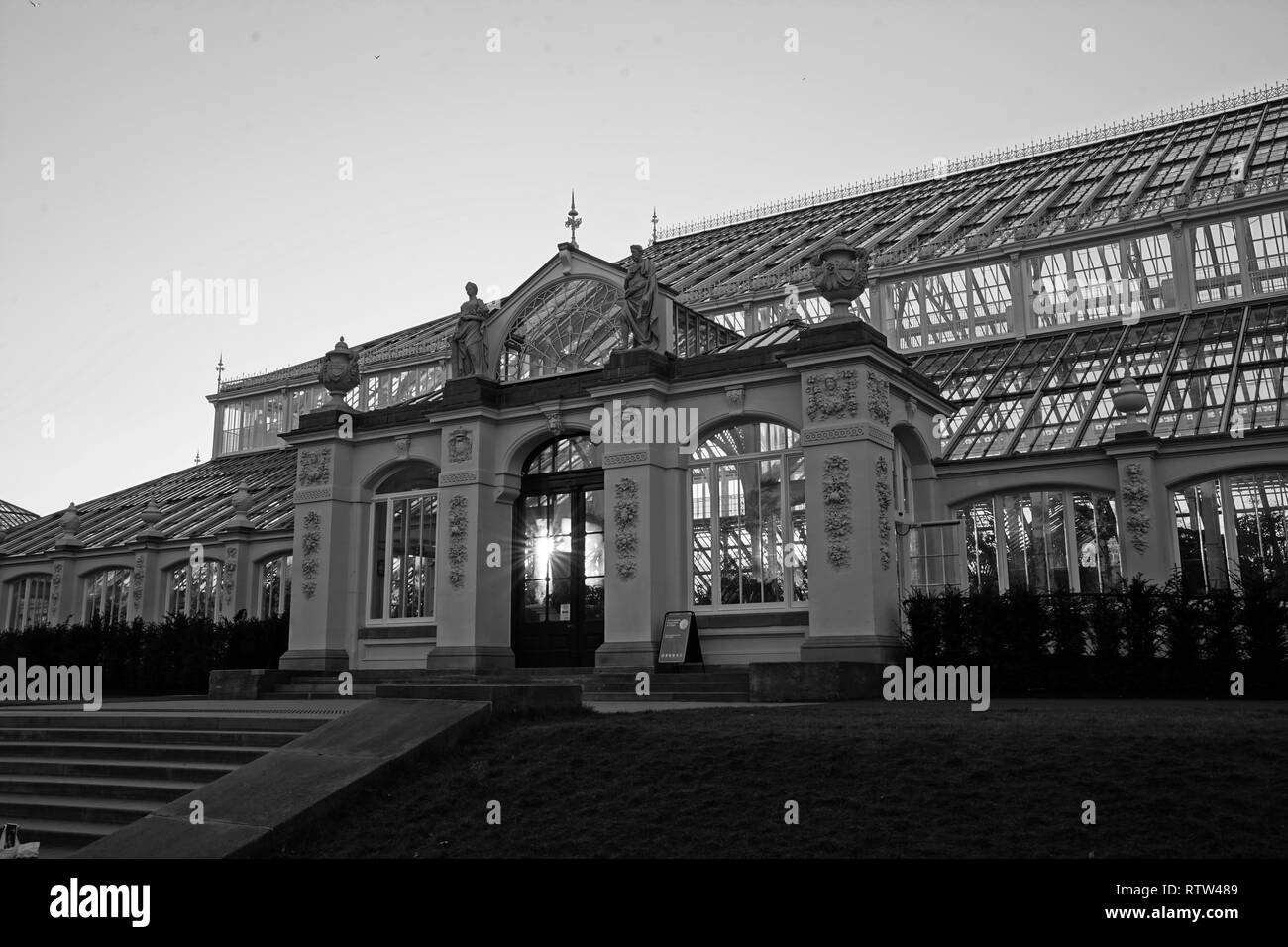 Kew Gardens è un giardino botanico di Londra con i più diversi botanici e collezione micologica stabilito come presto come 1840 Foto Stock