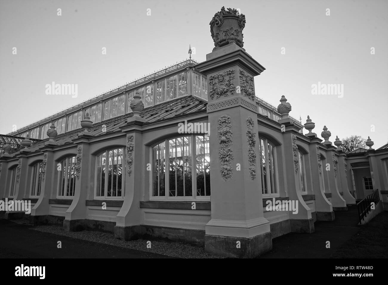 Kew Gardens è un giardino botanico di Londra con i più diversi botanici e collezione micologica stabilito come presto come 1840 Foto Stock