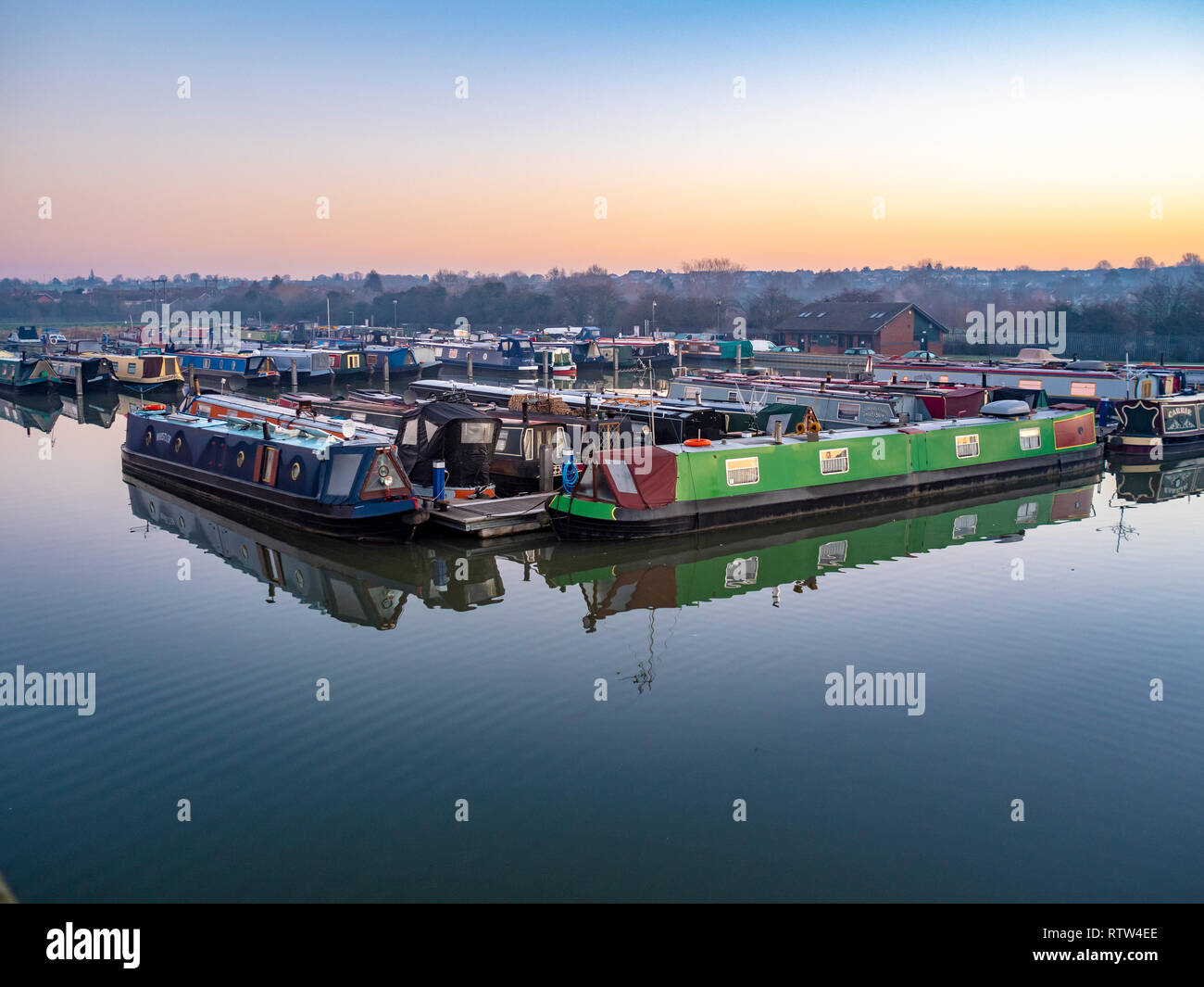 Barche a Trinità Marina, narrowboat terrestre e canal boat marina, Ashby Canal, Hinckley, Leicestershire, Regno Unito. Foto Stock