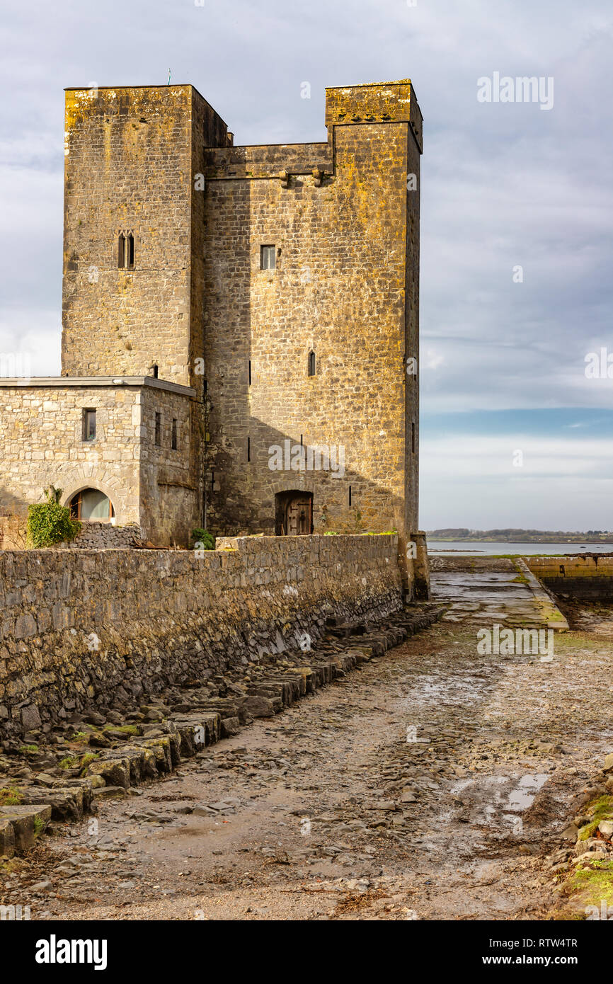 Oranmore Castello nella baia di Galway, Galway, Irlanda Foto Stock