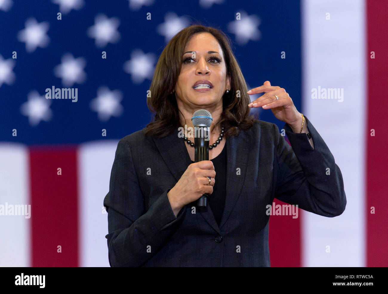 A nord di Las Vegas, Nevada, Stati Uniti 02Mar, 2019. Stati Uniti Il senatore KAMALA HARRIS (D - CA) partecipa a un municipio incontro al Canyon Springs High School. Questo è il senatore la prima visita al Nevada come un candidato presidenziale democratico. Credito: Brian Cahn/ZUMA filo/Alamy Live News Foto Stock