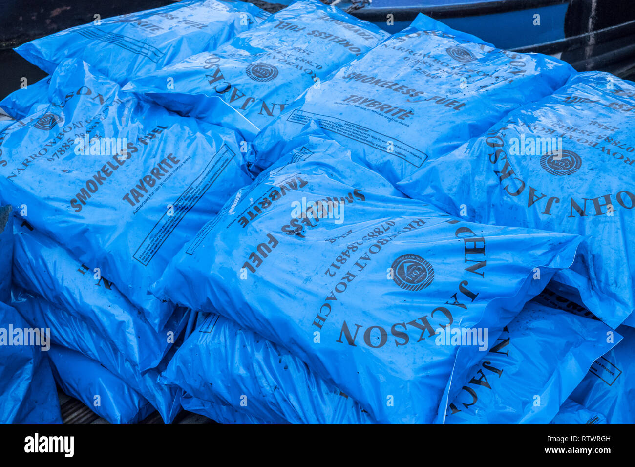Blue sacchetti di plastica di Taybrite combustibile senza fumo Foto Stock