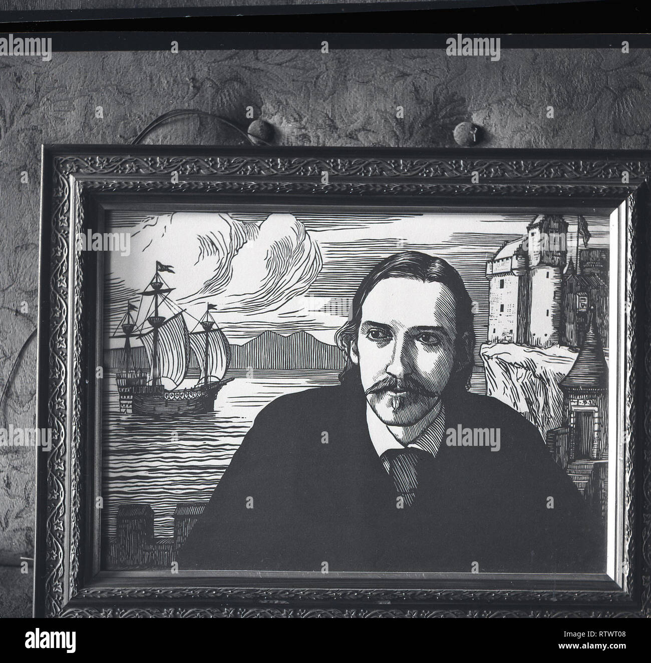 Degli anni Cinquanta, foto storiche di questa epoca di una cornice per una stampa di legno dell'autore scozzese, Robert Louis Stevenson, famosa per il romanzo "L'Isola del Tesoro", "rapito " e " Lo strano caso del dottor Jeykll e Mr Hyde". Foto Stock