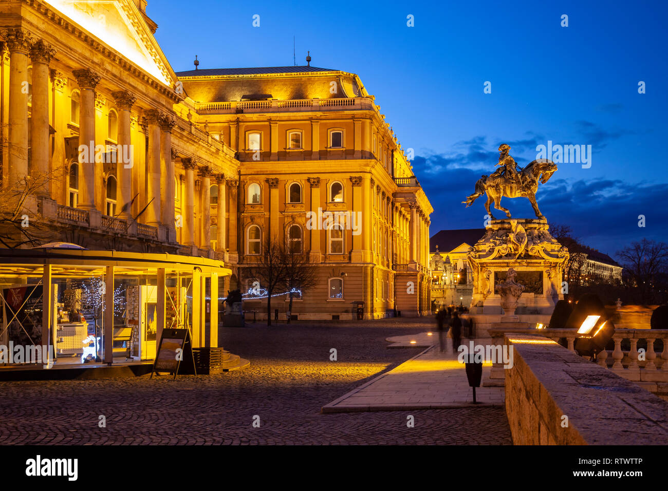 Serata al castello di Buda a Budapest. Foto Stock