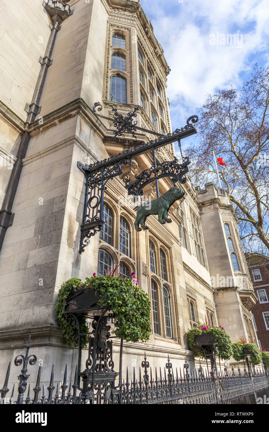 Due Temple Place, precedentemente Astor House, tempio, London WC2, un neo-gotica mansion gestito da bulldog di fiducia per spazio espositivo ed eventi Foto Stock