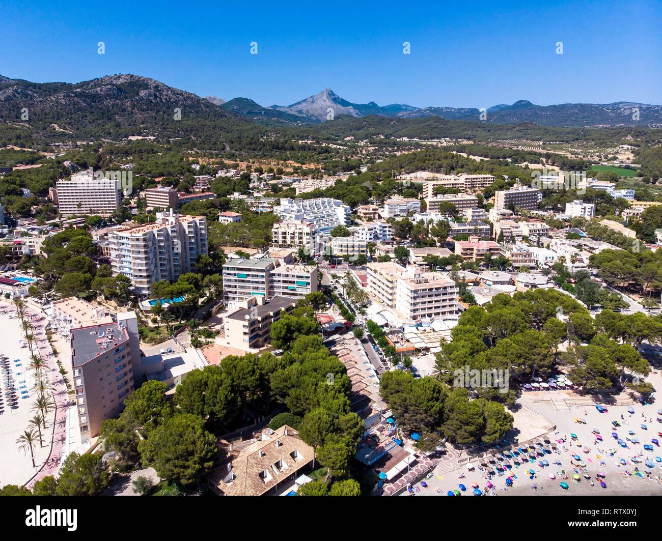 Vista aerea, vista di Peguera con alberghi e spiagge, Costa de la Calma, regione Caliva, Maiorca, isole Baleari, Spagna Foto Stock