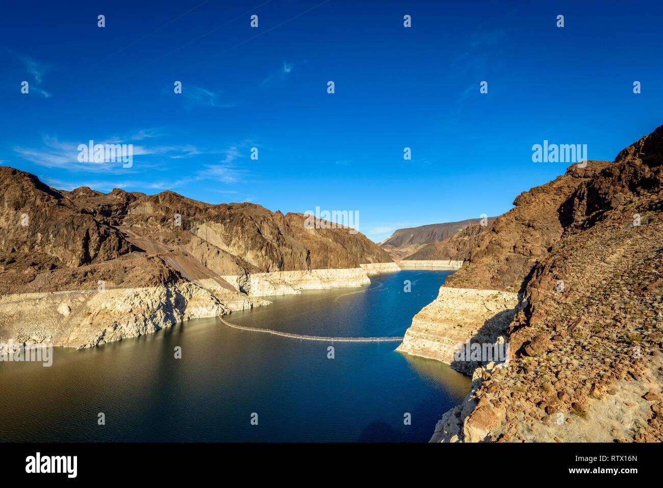 Vista del lago Mead dalla Diga di Hoover, Hoover Dam, dam, vicino a Las Vegas, il livello di acqua è scesa di circa 30 m, Boulder City Foto Stock