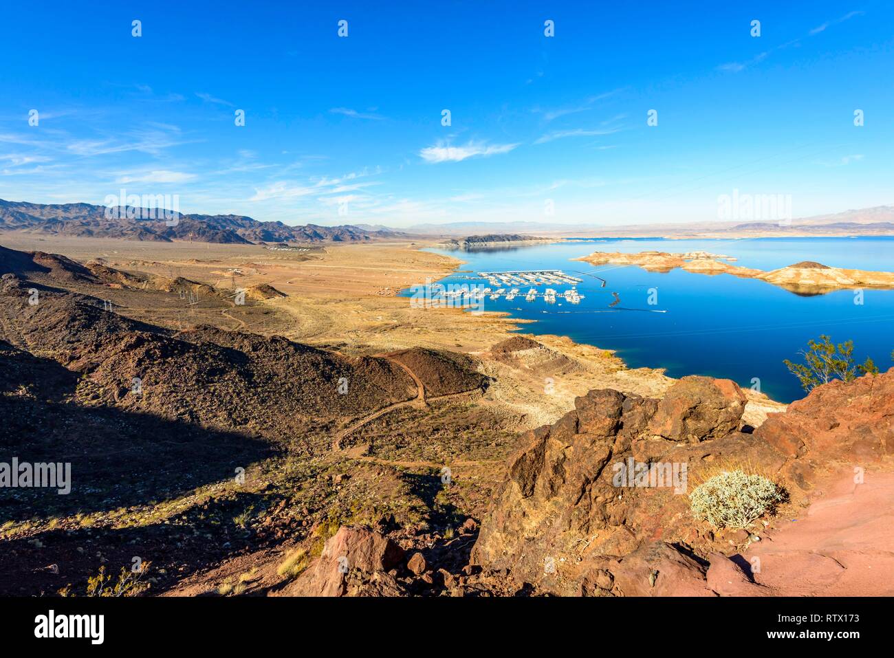 Il lago Mead Lakeview si affacciano, vista sul lago e sul Lago Mead Marina, vicino alla Diga di Hoover, Boulder City, precedentemente Junction City Foto Stock