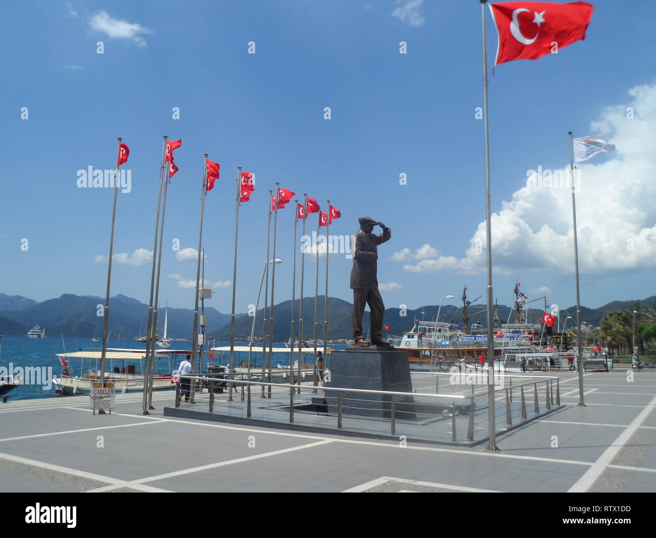 Decorazione Da Parete Turca – Mustafa Kemal Ataturk Con Occhio Blu Nazar Boncuk – 22 Cm
