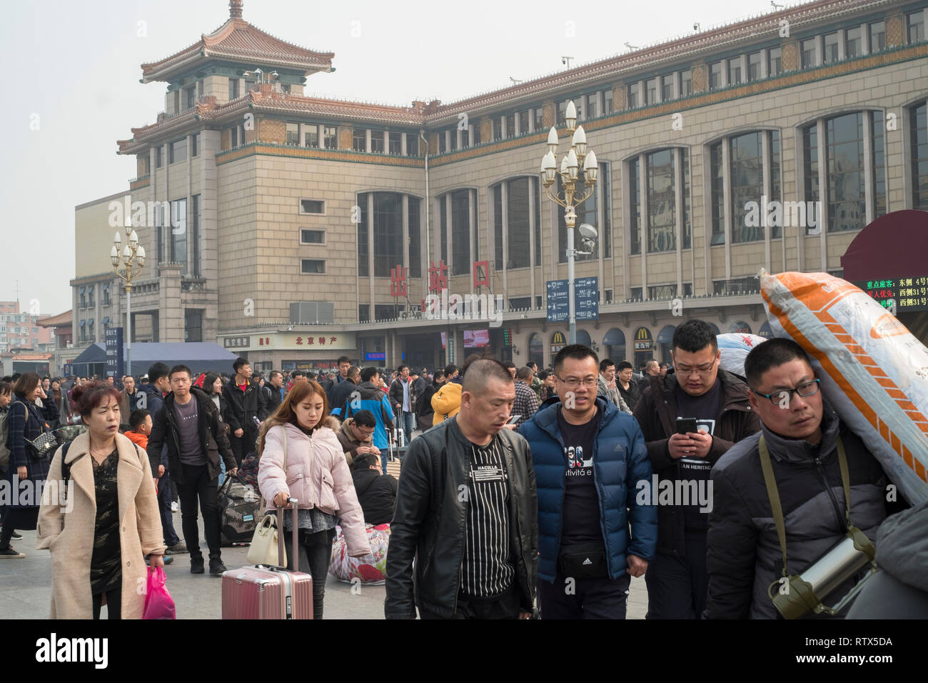 La stazione ferroviaria di Pechino. La Cina vieta 23m dall'acquisto di biglietti di viaggio come parte del 'sociale' di credito sistema 03-Mar-2019 Foto Stock
