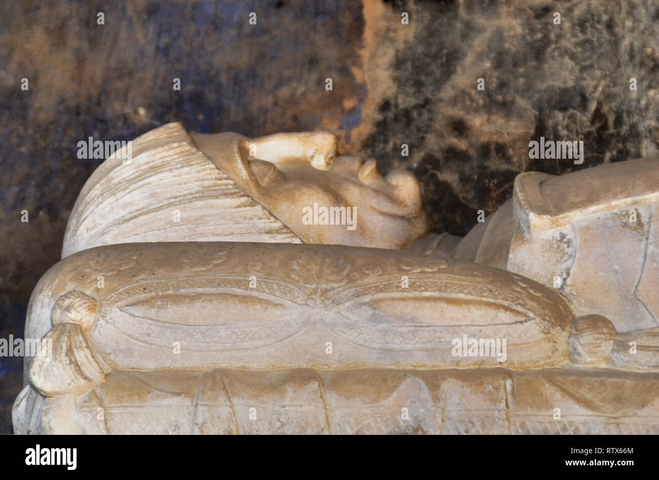 Il conte Dracula è sepolto a Napoli. La nuova teoria isc che Dracula tomba si trova nel chiostro della chiesa di Santa Maria la Nova nel centro storico di Napoli. Foto Stock