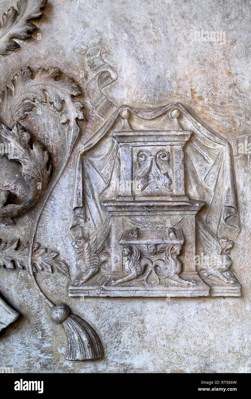 Il conte Dracula è sepolto a Napoli. La nuova teoria isc che Dracula tomba si trova nel chiostro della chiesa di Santa Maria la Nova nel centro storico di Napoli. Foto Stock