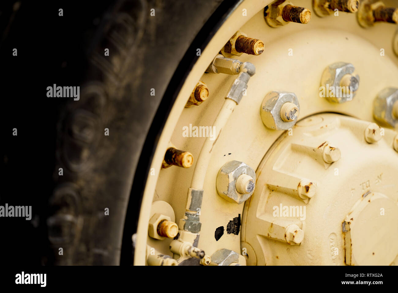 Un LMTV o mezzo di luce tattico parchi del veicolo al M9 gamma pistola durante il guerriero della migliore concorrenza. LMTV sono usati per trasportare i soldati e le forniture provenienti da un'area all'altra. Foto Stock