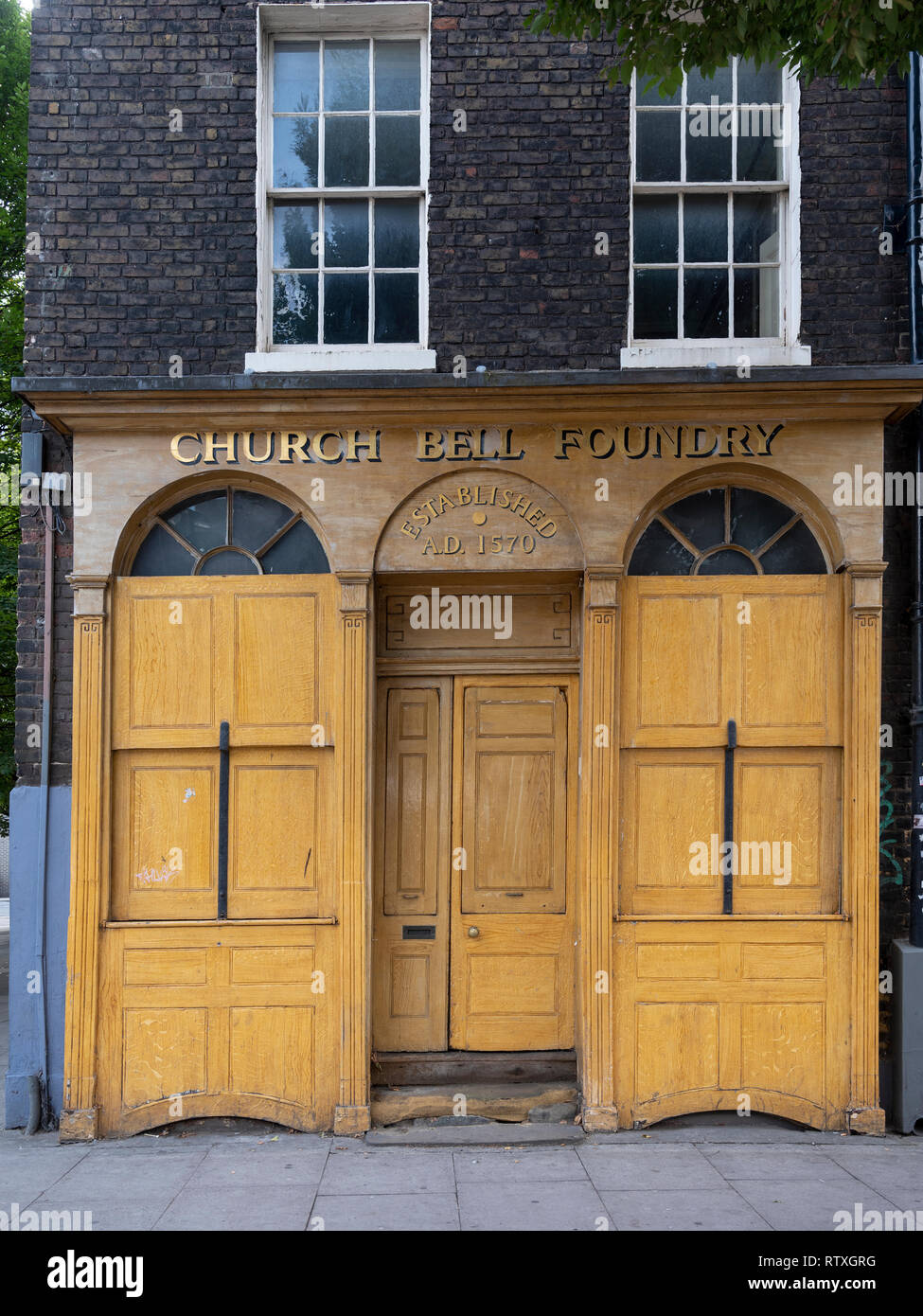 Whitechapel fonderia di campane a Whitechapel Road, ora chiusa e in attesa di una riqualificazione controverso che ha guadagnato interesse da parte di storici Foto Stock