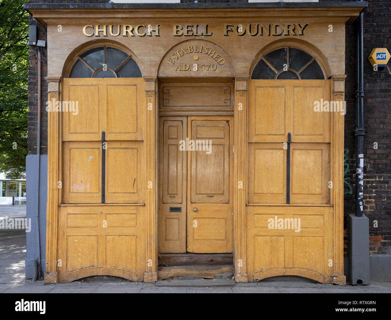 Whitechapel fonderia di campane a Whitechapel Road, ora chiusa e in attesa di una riqualificazione controverso che ha guadagnato interesse da parte di storici Foto Stock
