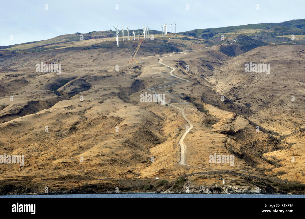 Le turbine eoliche in una collina a Maui, Hawaii, STATI UNITI D'AMERICA Foto Stock