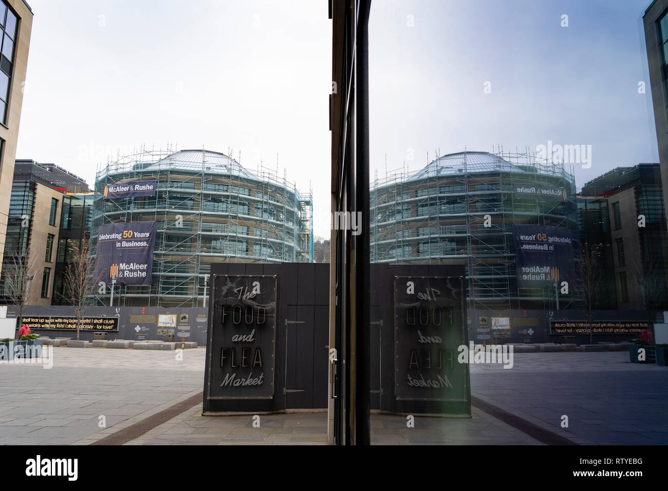 Vista del nuovo Waverley misto residenziale e commerciale per lo sviluppo delle proprietà in costruzione in Edinburgh Old Town, Scotland, Regno Unito Foto Stock