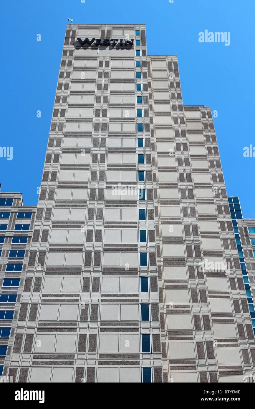 PITTSBURGH, Stati Uniti d'America - 29 giugno 2013: vista esterna del Westin hotel a Pittsburgh. Come di 2013 Westin azionato quasi 200 hotel. Essa è parte del programma Starwood Hot Foto Stock