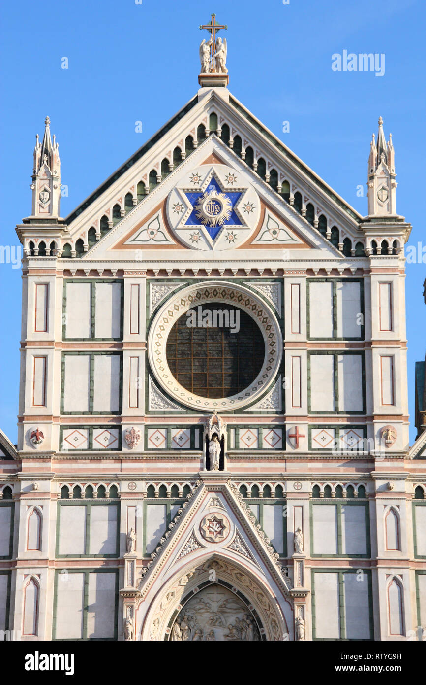 Basilica di Santa Croce (Basilica di Santa Croce), la principale chiesa francescana di Firenze, Italia. Neo-gotica facciata. Foto Stock