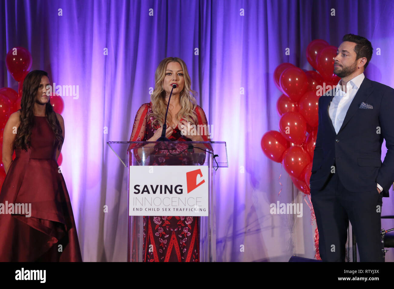 Hollywood, Stati Uniti d'America - 2 Marzo: Ambra Davies, Kim Biddle, Zachary Levi, al 7 risparmio annuale di Gala di innocenza al Loews Hollywood Hotel in Hollywood, USAlifornia il 2 marzo 2019. Credito: Faye Sadou/MediaPunch Foto Stock