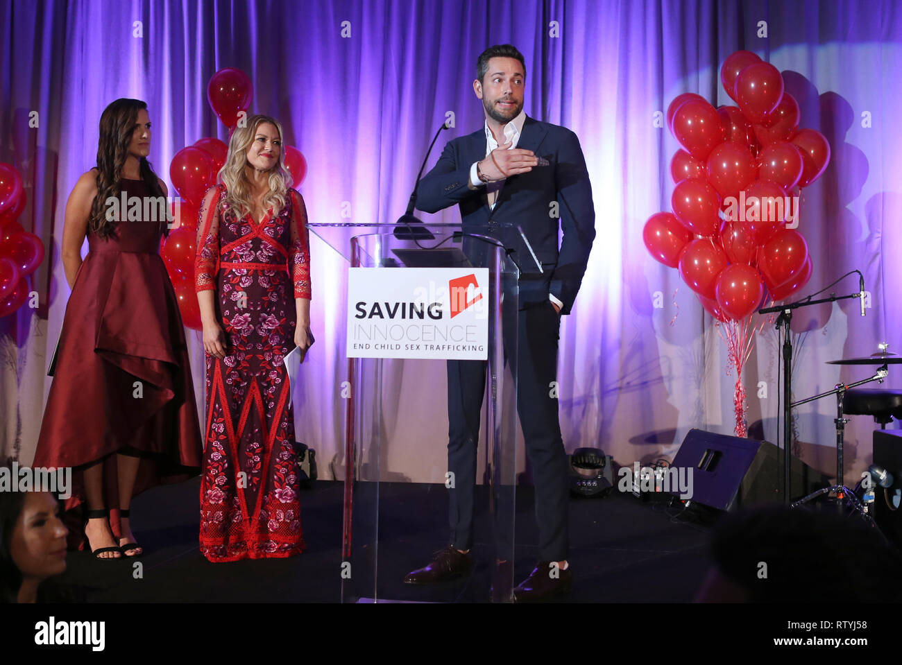 Hollywood, Stati Uniti d'America - 2 Marzo: Ambra Davies, Kim Biddle, Zachary Levi, al 7 risparmio annuale di Gala di innocenza al Loews Hollywood Hotel in Hollywood, USAlifornia il 2 marzo 2019. Credito: Faye Sadou/MediaPunch Foto Stock