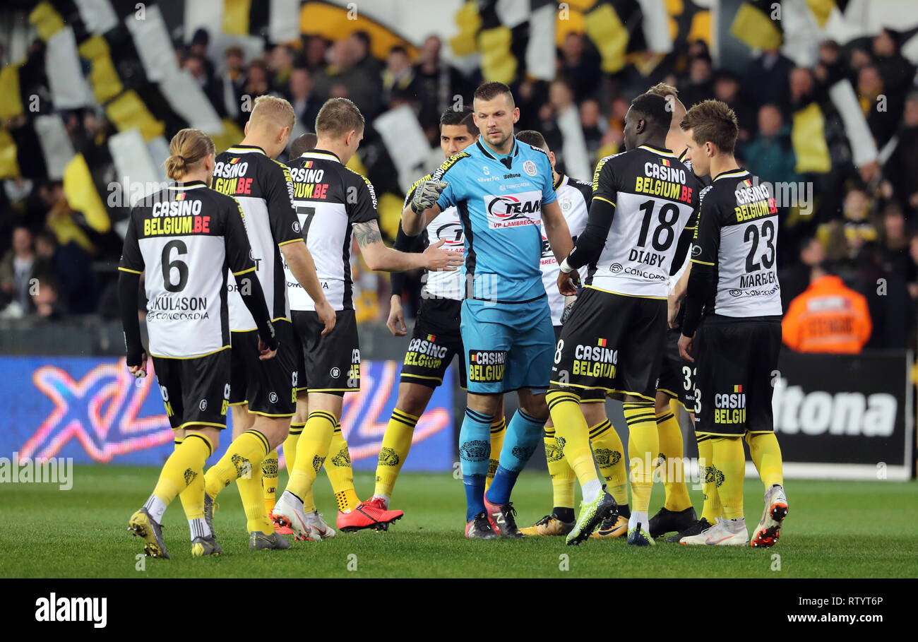 Lokeren, Belgio. 03 Mar, 2019. LOKEREN, Belgio - MARZO 03: Il team di Lokeren prima della Jupiler Pro League Match Day 28 tra Sporting Lokeren e RSC Anderlecht su Marzo 03, 2019 in Lokeren, Belgio. (Foto di Vincent Van Doornick/Isosport) Credito: Pro scatti/Alamy Live News Foto Stock