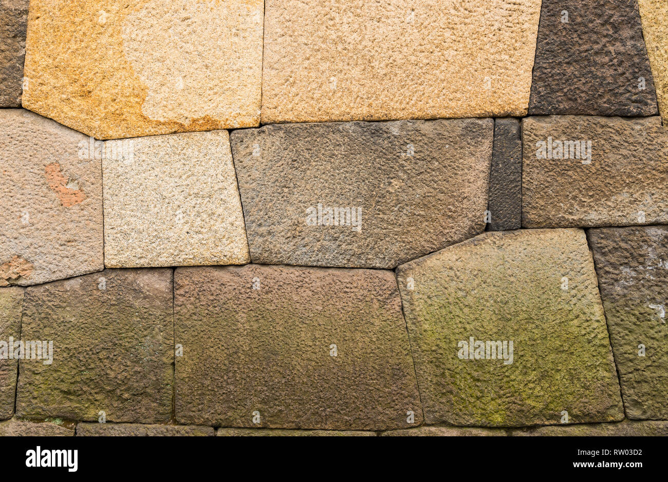 Antica pietra giapponese muro fatto di rocce come sfondo Foto Stock