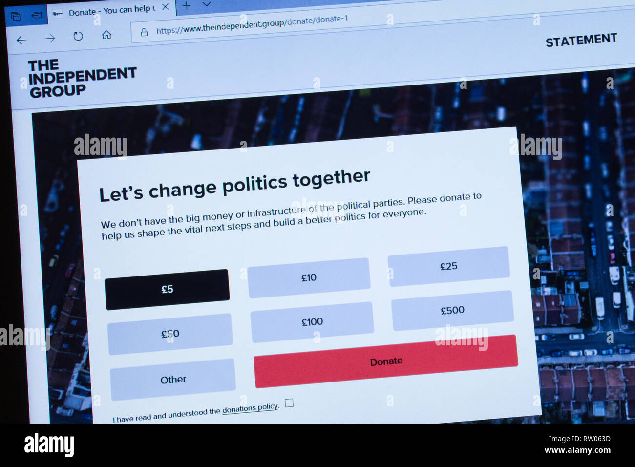 Il gruppo indipendente sito web, folla finanziamento pagina web su un computer portatile, cambiamo politica insieme, 2019 Foto Stock