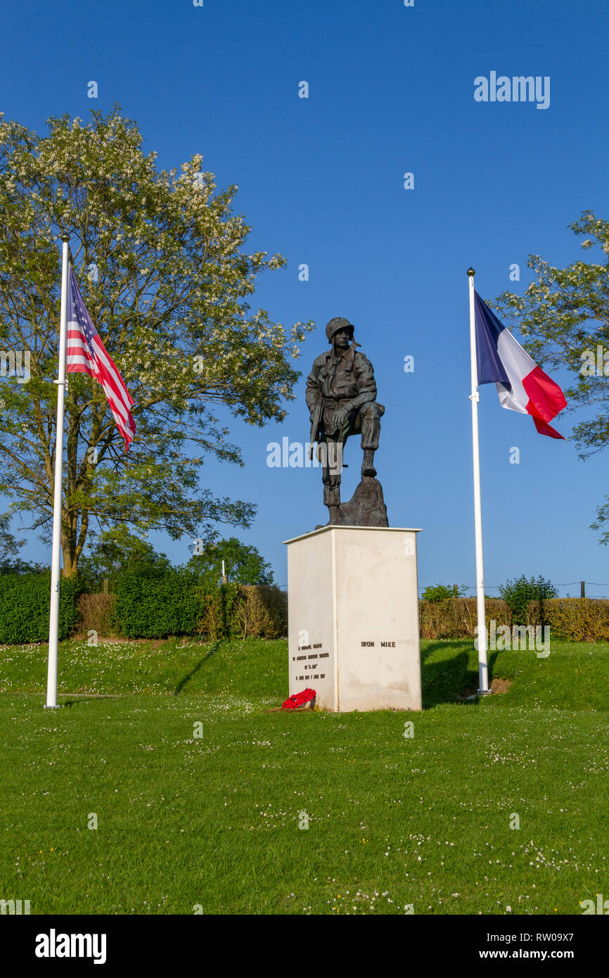 Il 'Iron Mike " memoriale della ottantaduesima Airborne e loro D-Day 1944 cattura e difesa del La Fière bridge, Normandia, Francia. Foto Stock