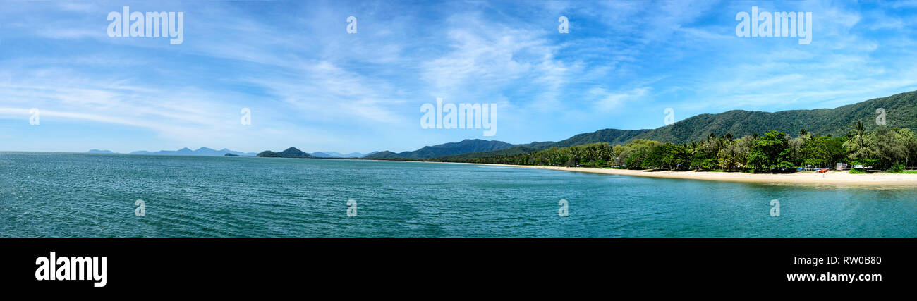 Vista panoramica del litorale di Palm Cove, Cairns Northern Beaches, estremo Nord Queensland, QLD, FNQ, Australia Foto Stock