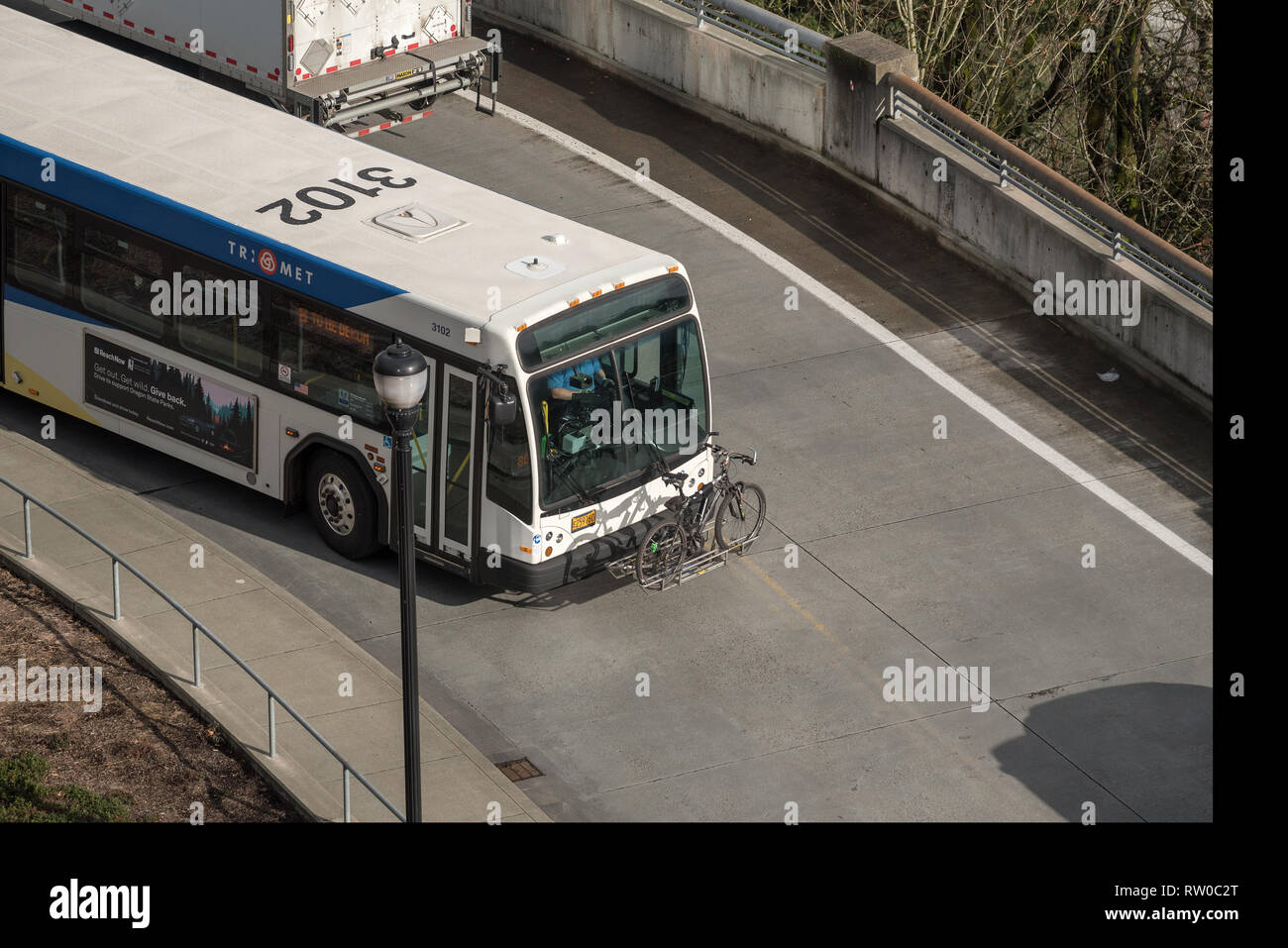 Autobus TriMet con bicicletta, Portland, Oregon. Foto Stock