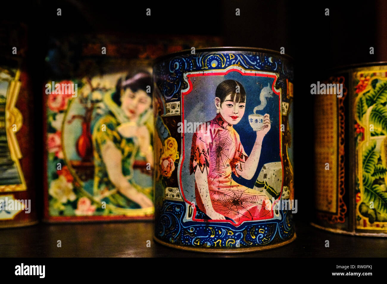 Cina, Hong Kong, Kowloon, Hong Kong Heritage Museum, ferro Tea caddy dal 1930 in stile Shanghai Foto Stock