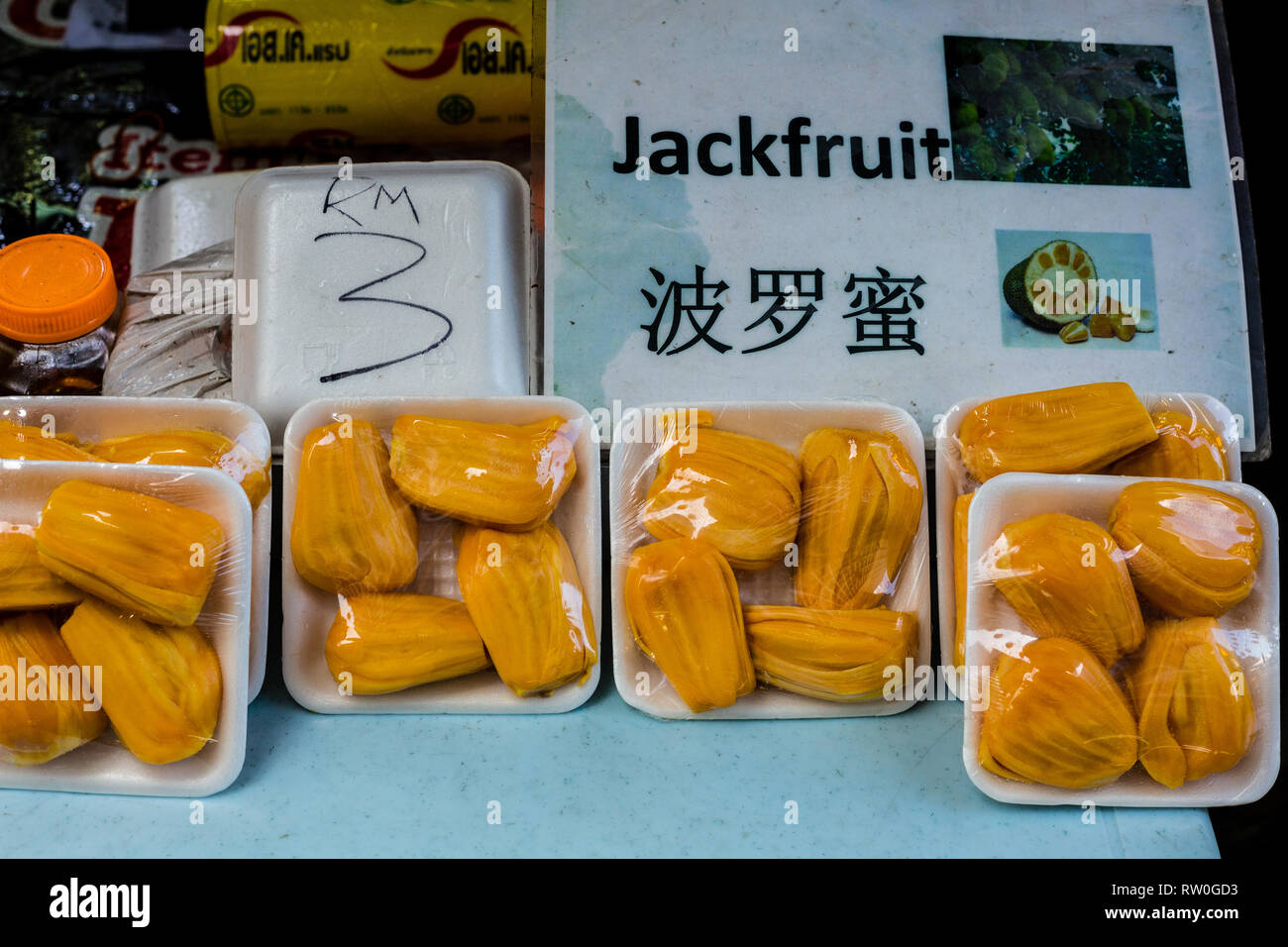 Pezzi confezionati di Jackfruit, Kuala Lumpur, Malesia. Foto Stock