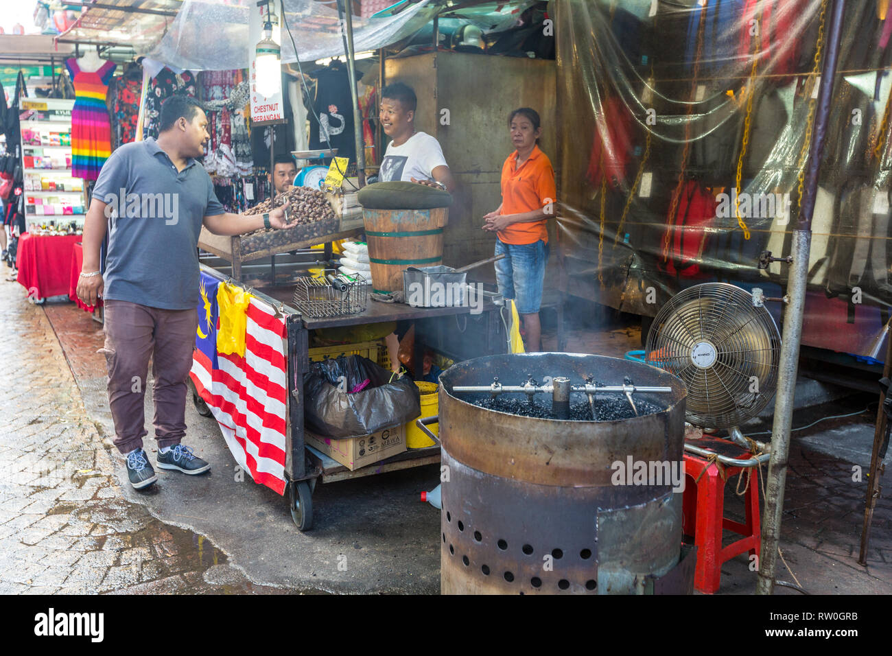 Jalan Petaling Street Market, tostatura i chicchi di caffè, Chinatown, Kuala Lumpur, Malesia. Foto Stock