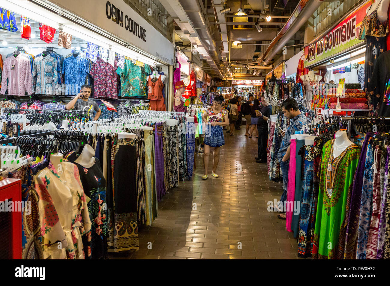 Mercato Centrale, abbigliamento per la vendita, Kuala Lumpur, Malesia. Foto Stock