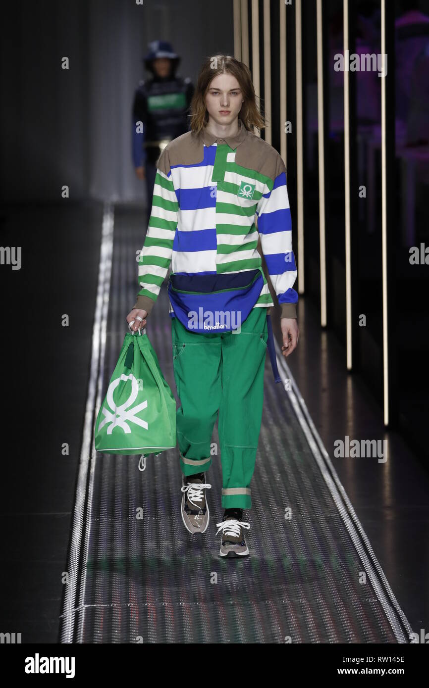 Milano, Italia - 19 febbraio: un modello passeggiate la pista al United  Colors Of Benetton mostra a Milano la settimana della moda autunno/inverno  2019/20 Foto stock - Alamy