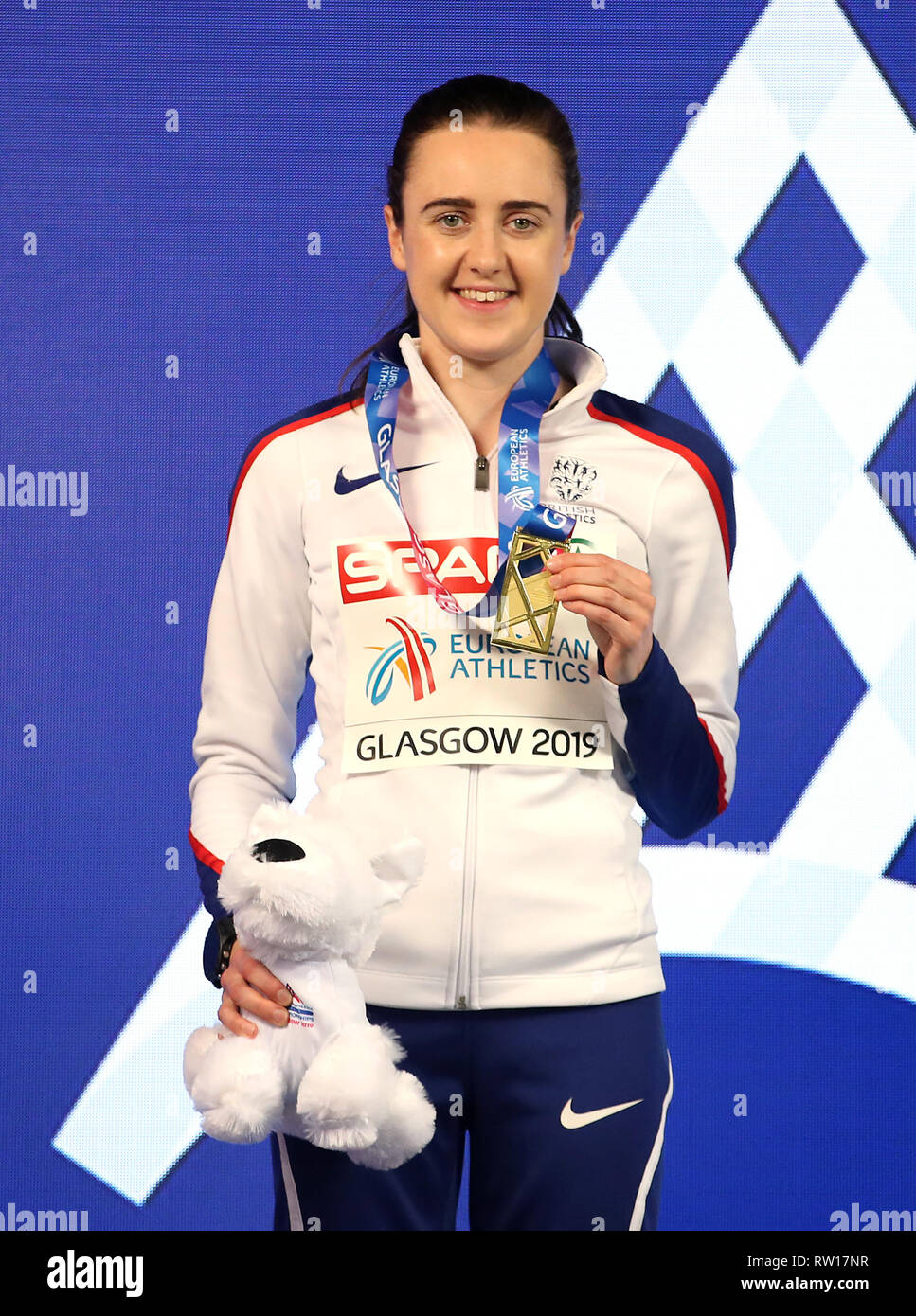 Gran Bretagna Laura Muir con la sua medaglia d'oro alla donna 1500m Final durante il giorno tre Europei Indoor di Atletica a Emirates Arena, Glasgow. Foto Stock