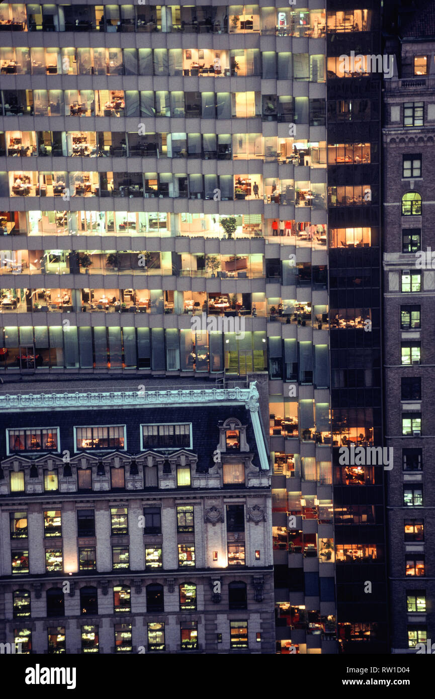 Luminoso edificio per uffici, NYC, STATI UNITI D'AMERICA Foto Stock