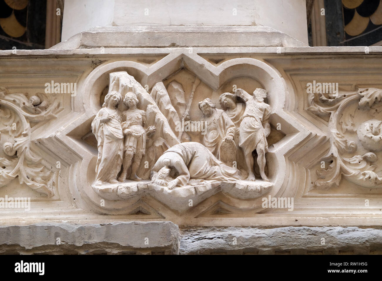 La decollazione di San Giovanni Battista e San Giacomo il Maggiore predella, rilievo sulla parete esterna della chiesa di Orsanmichele a Firenze, Toscana, Italia Foto Stock