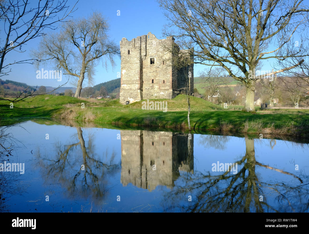 Hopton Castle, Shropshire, Regno Unito, in inverno il sole Foto Stock