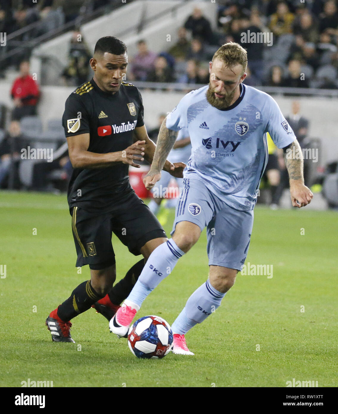 Los Angeles, California, USA. 3 Mar, 2019. Sporting Kansas City in avanti Johnny Russell (7) della Scozia, controlla la sfera durante il 2019 Major League Soccer (MLS) match tra Los Angeles e FC Sporting Kansas City in Los Angeles, California, 3 marzo 2019. Credito: Ringo Chiu/ZUMA filo/Alamy Live News Foto Stock