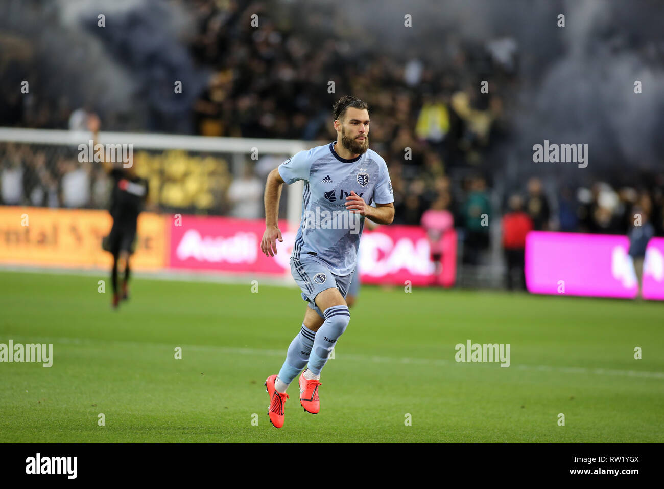 Los Angeles, CA, Stati Uniti d'America. 03 Mar, 2019. MLS 2019:Sporting Kansas City centrocampista Graham Zusi #8 durante il Los Angeles Football Club vs Sporting KC a BANC DELLA CALIFORNIA Stadium di Los Angeles, Ca il 03 marzo 2019. Foto di Jevone Moore Credito: csm/Alamy Live News Foto Stock