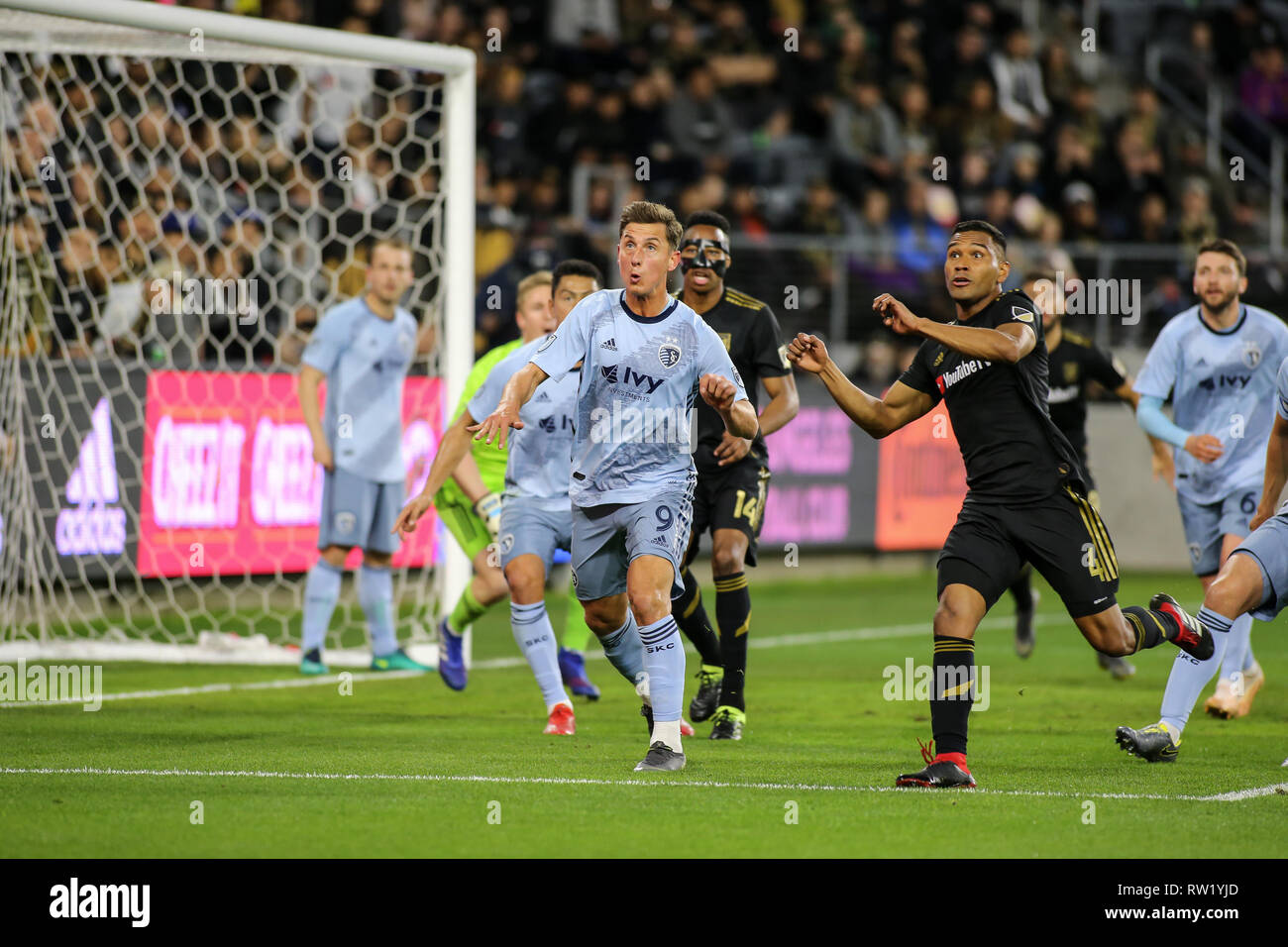 Los Angeles, CA, Stati Uniti d'America. 03 Mar, 2019. MLS 2019: Sporting Kansas City in avanti Krisztian Nemeth #9 durante il Los Angeles Football Club vs Sporting KC a BANC DELLA CALIFORNIA Stadium di Los Angeles, Ca il 03 marzo 2019. Foto di Jevone Moore Credito: csm/Alamy Live News Foto Stock