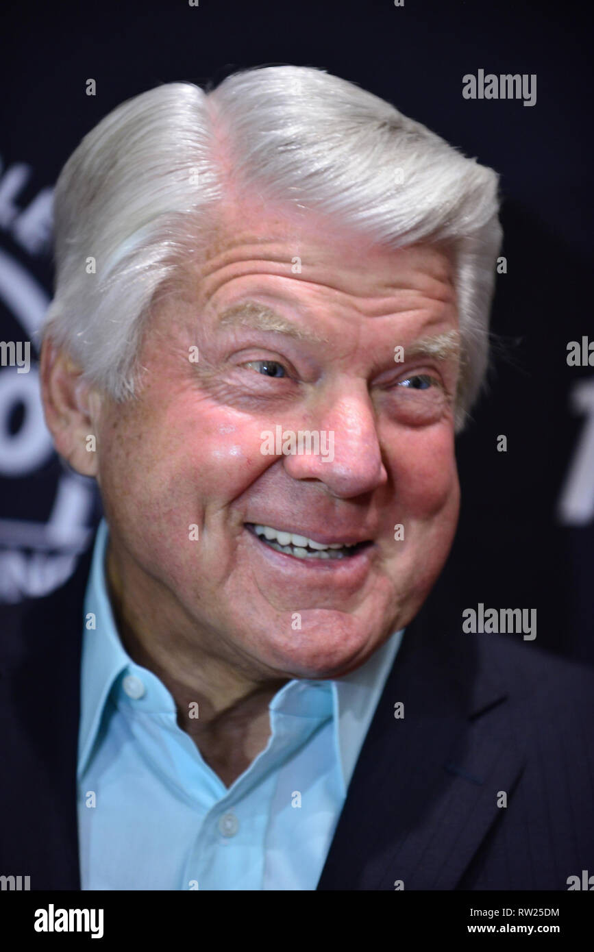 Hollywood, FL, Stati Uniti d'America. 02Mar, 2019. Jimmy Johnson, football americano emittente e ex giocatore e allenatore parla durante una conferenza stampa in vista dei prossimi 2019 Jimmy Johnson "ricerca dell'Anello" pesca campionato settimana con più ricco portafoglio garantito di $1,75 milioni al Seminole Hard Rock Hotel & Casino Hollywood di Marzo 02, 2019 a Hollywood, Florida. Credito: Mpi10/media/punzone Alamy Live News Foto Stock