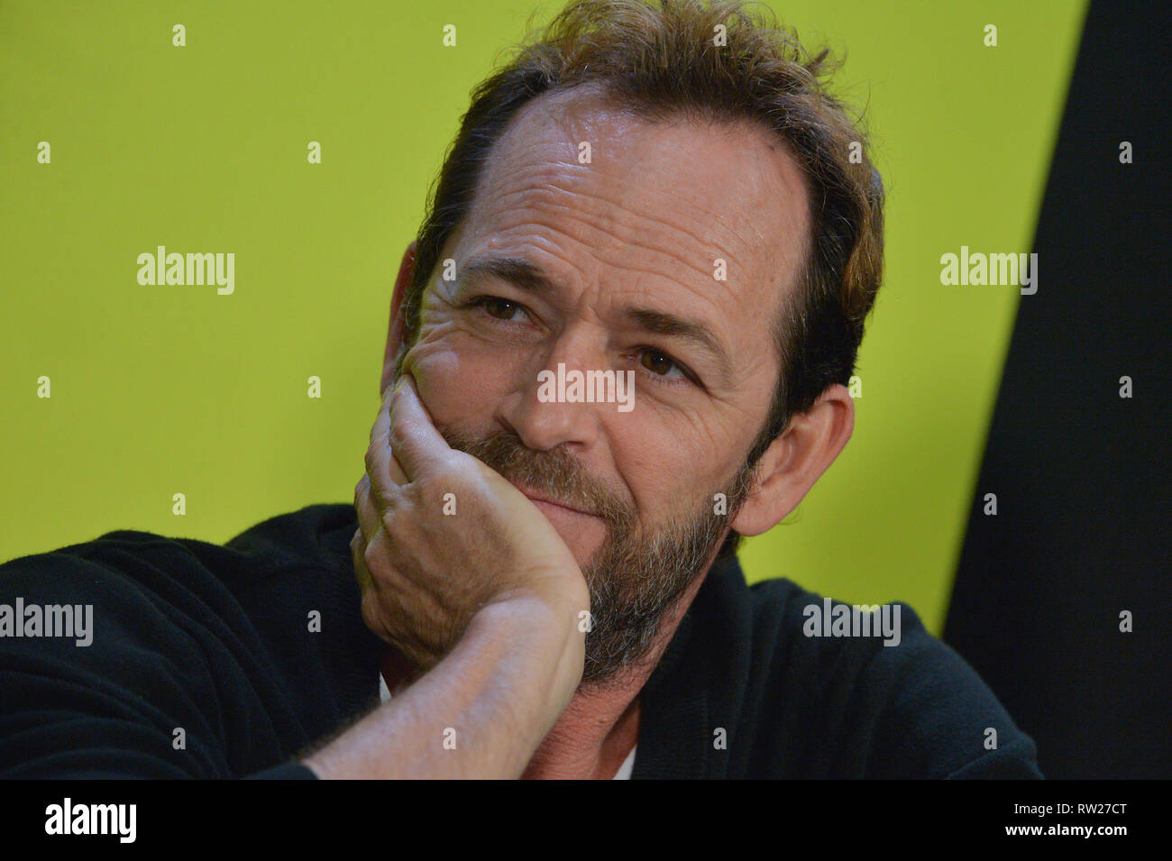 FILE IMMAGINE: di Burbank, California, USA. 4 Mar 2019. Attore Luke Perry muore dopo aver subito una massiccia corsa. Foto scattata: Luke Perry durante il New York Comic Con al Javits Center il 7 ottobre 2018 in New York City. Credito: Erik Pendzich/Alamy Live News Foto Stock