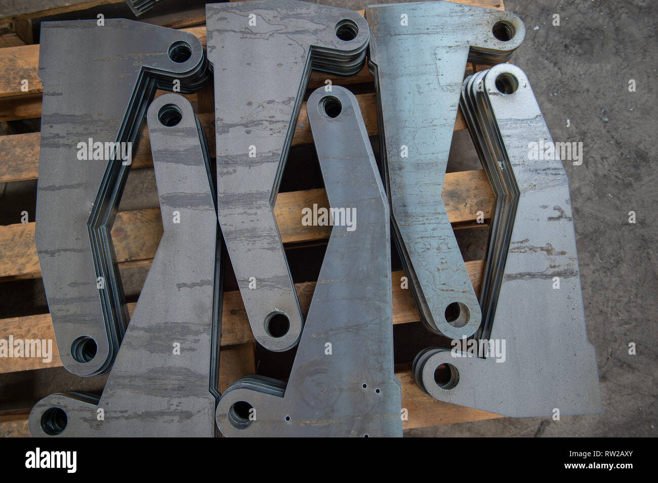 Pila di industriale pezzi metallici utilizzati per rendere i trattori, Kutno, Łódź voivodato, Polonia Foto Stock