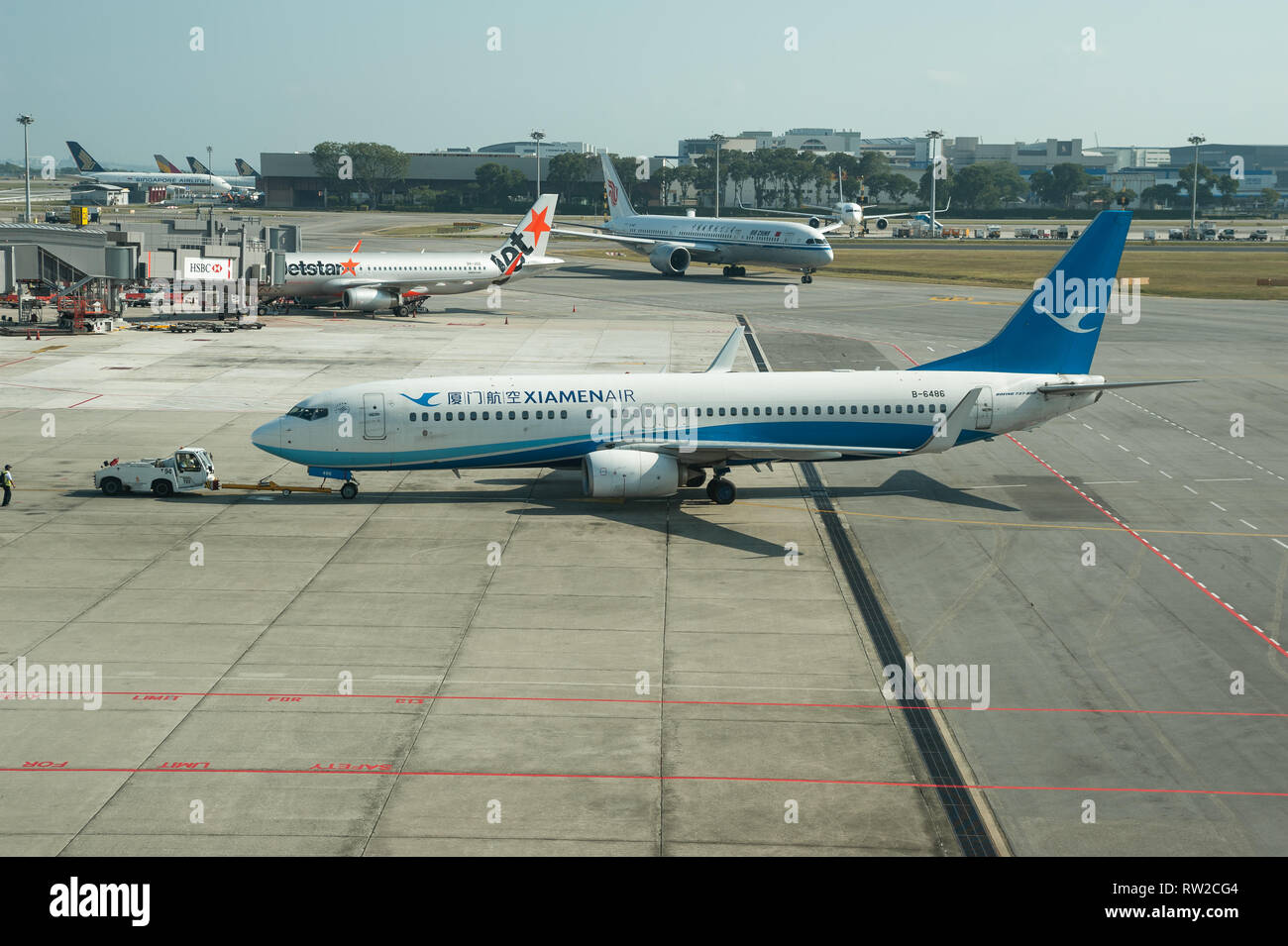 01.03.2019, Singapore, Repubblica di Singapore, in Asia - un aria di Xiamen Boeing 737-800 passeggero aereo a Singapore Changi Airport. Foto Stock