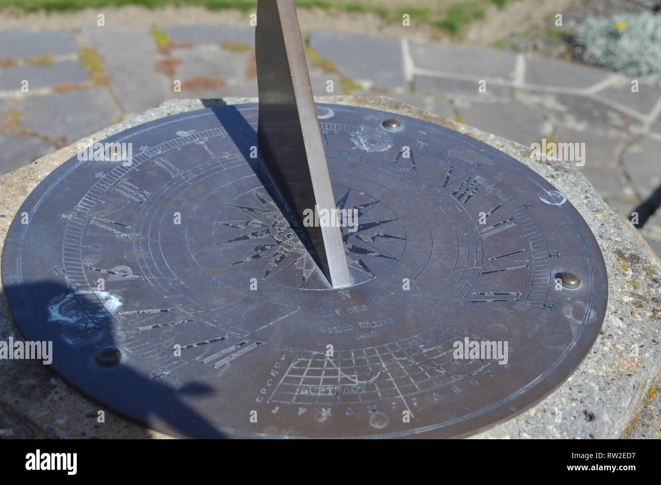 Orologio solare con equazione del tempo Foto Stock