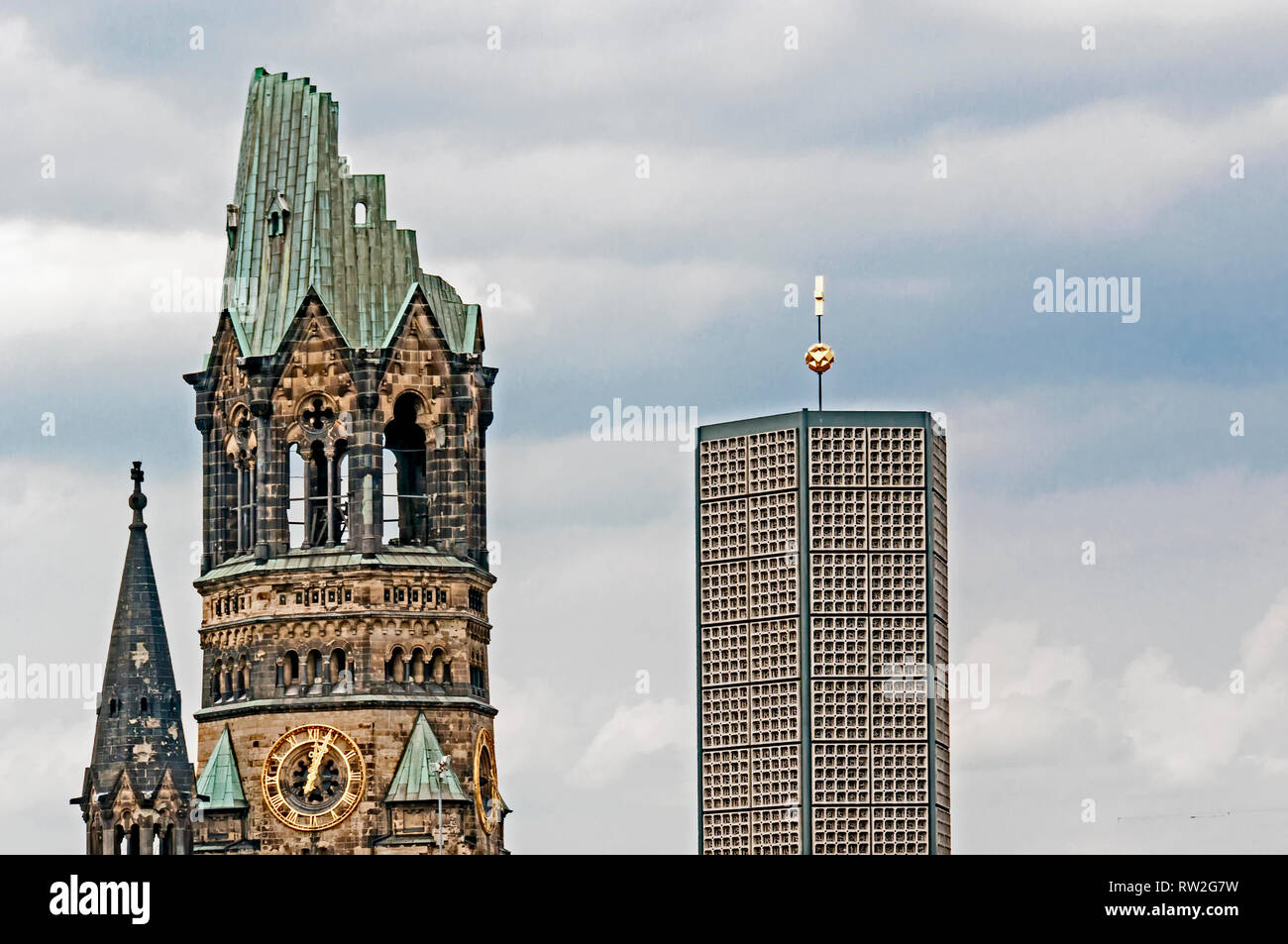 Berlino (Germania): Blick auf den Turm der Gedächtniskirche von oben; vista sulla chiesa commemorativa da sopra Foto Stock