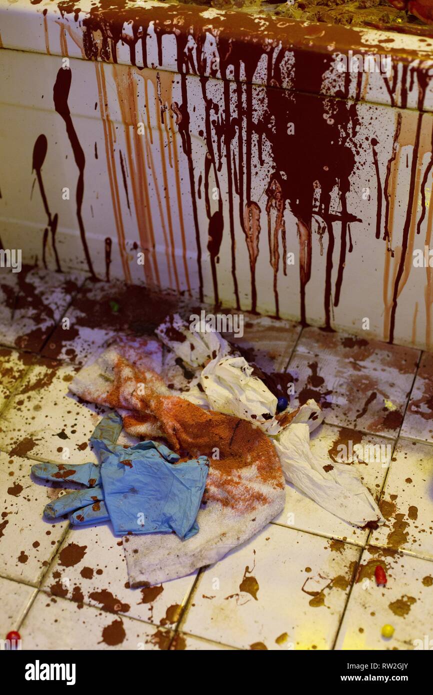 In prossimità di una visualizzazione di una sanguinosa scena del crimine, al Peculiarium a Portland, Oregon, Stati Uniti d'America. Foto Stock
